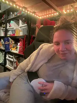 Snapshot of curvyneon chatting on 04/03/26, 02:15 curvyneon online show from 04/03/26, 02:15