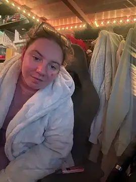 Snapshot of curvyneon chatting on 04/04/26, 07:22 curvyneon online show from 04/04/26, 07:22