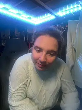 Snapshot of curvyneon chatting on 04/12/26, 06:24 curvyneon online show from 04/12/26, 06:24