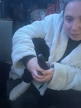 Snapshot of curvyneon chatting on 04/13/26, 08:03 curvyneon online show from 04/13/26, 08:03