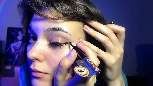 Snapshot of CareyDevan chatting on 04/14/26, 02:12 CareyDevan online show from 04/14/26, 02:12