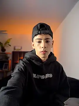 Snapshot of SebastianReed_ chatting on 04/03/26, 02:09 SebastianReed online show from 04/03/26, 02:09