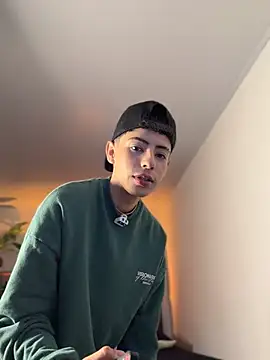 Snapshot of SebastianReed_ chatting on 04/04/26, 04:44 SebastianReed online show from 04/04/26, 04:44