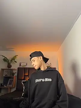 Snapshot of SebastianReed_ chatting on 04/05/26, 03:58 SebastianReed online show from 04/05/26, 03:58