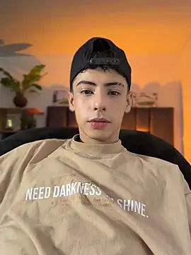 Snapshot of SebastianReed_ chatting on 04/06/26, 04:10 SebastianReed online show from 04/06/26, 04:10