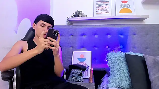 Andrew restrepoo online show from 04/01/26, 01:52