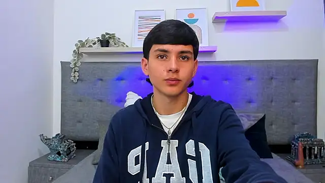 Andrew restrepoo online show from 04/13/26, 04:45