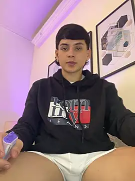 Snapshot of Andrew_restrepoo chatting on 07/07/26, 09:13 Andrew restrepoo online show from 07/07/26, 09:13