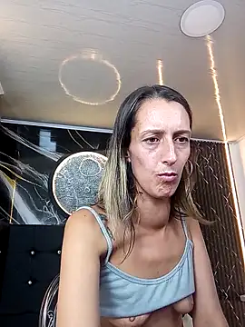 Karolynrousse  online show from 04/15/26, 03:41