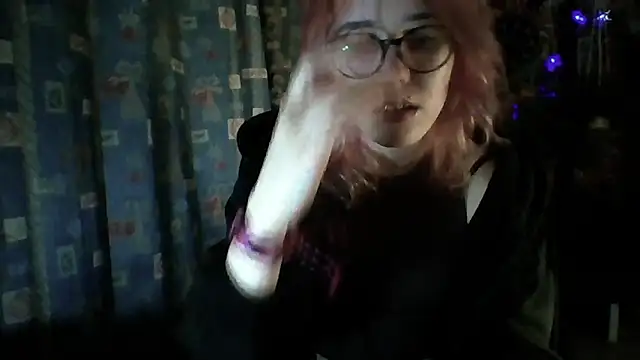 whiny emo boi online show from 04/04/26, 09:34