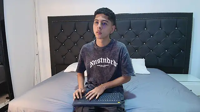 NohaDrake online show from 04/06/26, 08:43