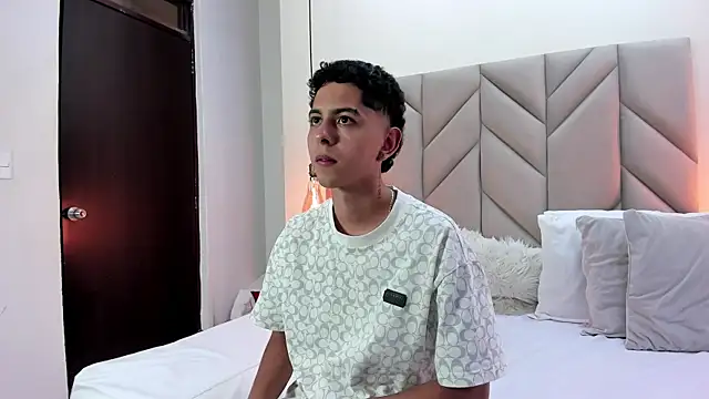 NohaDrake online show from 04/12/26, 08:41