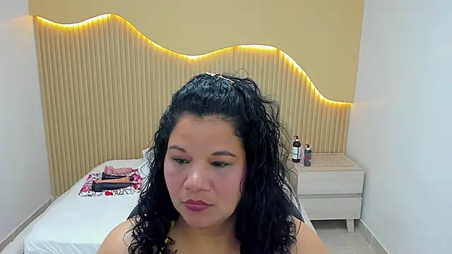 Snapshot of MAYTE1096 chatting on 04/14/26, 07:53 MAYTE1096 online show from 04/14/26, 07:53