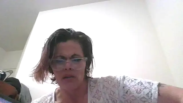 kitty-kitten82 online show from 03/24/26, 05:45