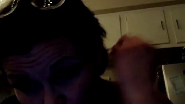 kitty-kitten82 online show from 04/06/26, 09:10