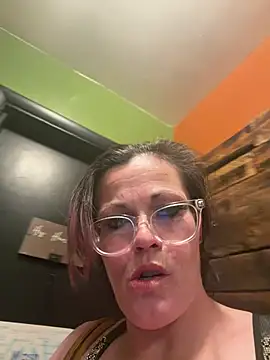 kitty-kitten82 online show from 04/08/26, 09:04