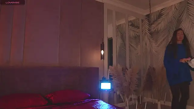 Snapshot of SerenaWest_ chatting on 03/21/26, 04:43 SerenaWest online show from 03/21/26, 04:43