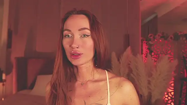 Snapshot of SerenaWest_ chatting on 04/12/26, 04:12 SerenaWest online show from 04/12/26, 04:12