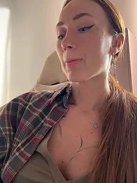 Snapshot of SerenaWest_ chatting on 04/13/26, 05:35 SerenaWest online show from 04/13/26, 05:35