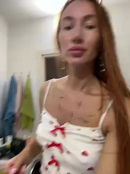 Snapshot of SerenaWest_ chatting on 04/15/26, 05:53 SerenaWest online show from 04/15/26, 05:53