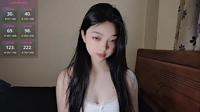 oblakitty  online show from 04/06/26, 12:41