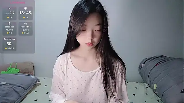 oblakitty  online show from 04/13/26, 12:16