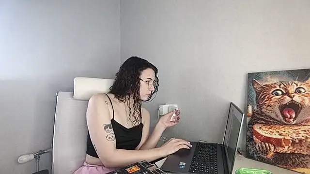 LaritaTocchio online show from 03/18/26, 08:06