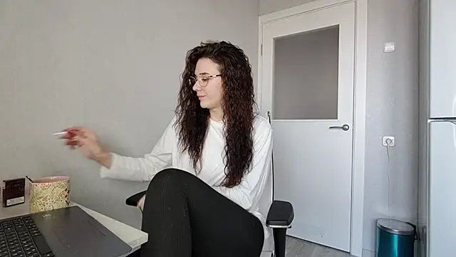 LaritaTocchio online show from 04/13/26, 07:25