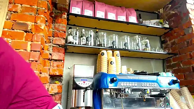 AnnWaddie online show from 04/15/26, 09:38