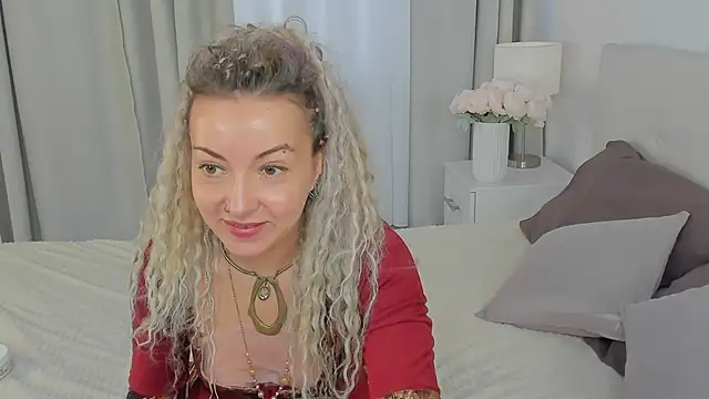 Lar Queen online show from 04/01/26, 10:49