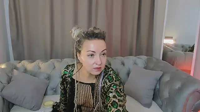 Lar Queen online show from 04/08/26, 10:59