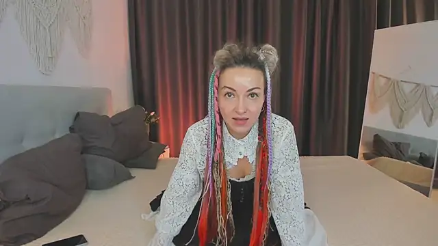 Lar Queen online show from 04/10/26, 09:41