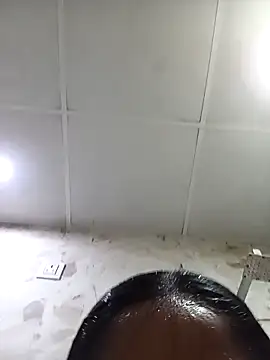 Snapshot of Pari_lovers chatting on 04/07/26, 07:31 Pari lovers online show from 04/07/26, 07:31