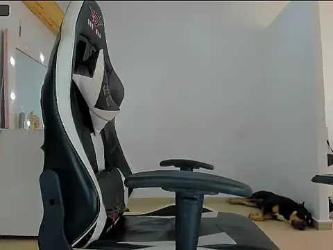 Thaliana Jaramillo online show from 04/02/26, 05:32