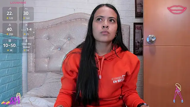 Snapshot of LITTLE-NESSA chatting on 04/15/26, 01:29 LITTLE-NESSA online show from 04/15/26, 01:29