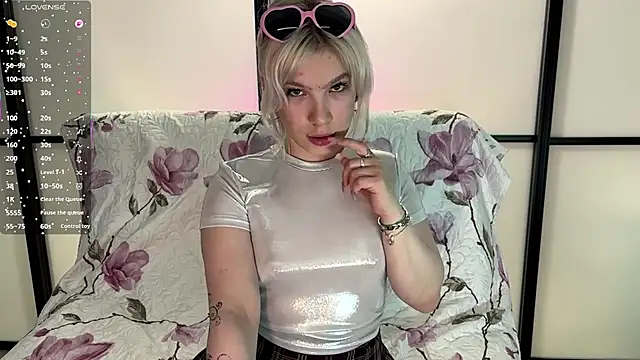 Snapshot of NerissaDeloria chatting on 03/20/26, 03:22 NerissaDeloria online show from 03/20/26, 03:22