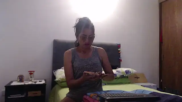 Taniafirelux online show from 03/25/26, 10:49