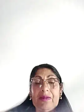 Taniafirelux online show from 04/03/26, 11:03