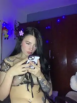 Snapshot of Tatii1 chatting on 04/05/26, 09:45 Tatii1 online show from 04/05/26, 09:45