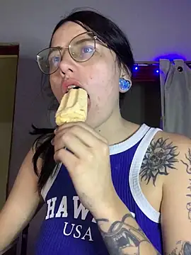 Snapshot of Tatii1 chatting on 04/11/26, 10:58 Tatii1 online show from 04/11/26, 10:58