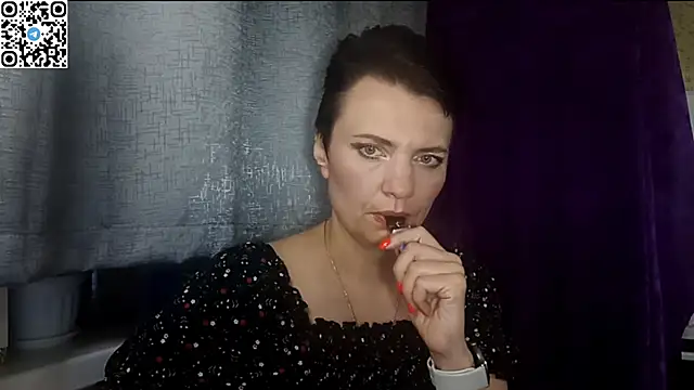 HotMamaQueen234 online show from 05/16/26, 07:45
