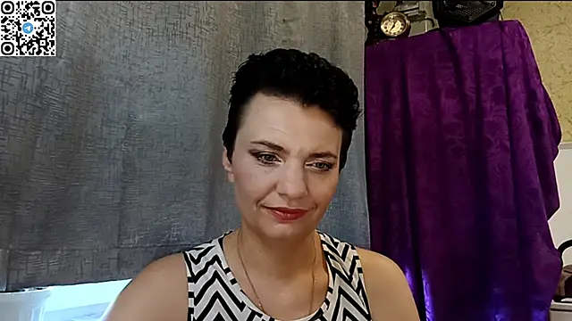HotMamaQueen234 online show from 05/22/26, 09:37