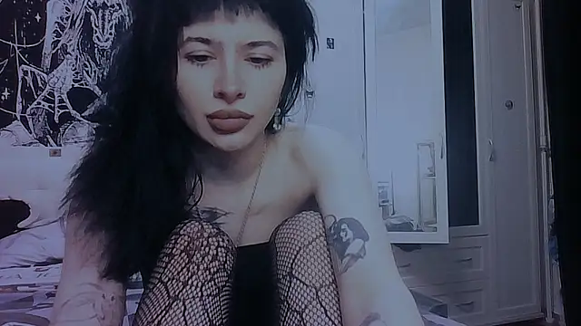 Snapshot of AllisonDeetz chatting on 04/15/26, 07:10 AllisonDeetz online show from 04/15/26, 07:10