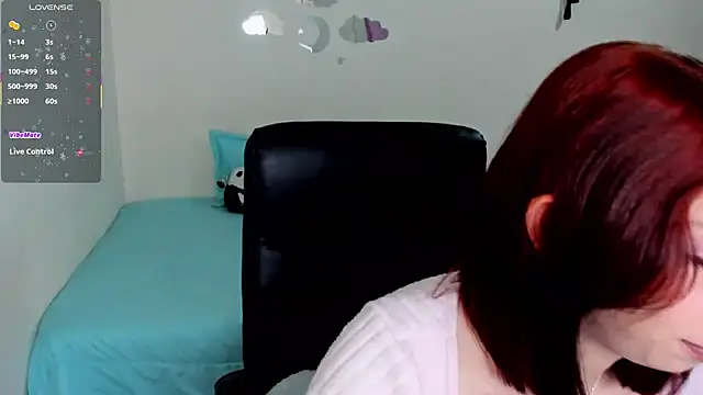 Snapshot of laurita_Olssen27 chatting on 04/14/26, 01:39 laurita Olssen27 online show from 04/14/26, 01:39