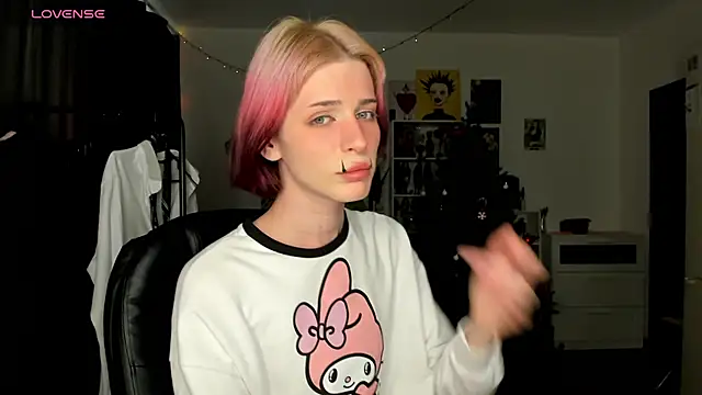 sweet peach    online show from 04/10/26, 04:23