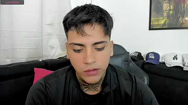 Snapshot of sweetlatinoboy chatting on 04/15/26, 09:26 sweetlatinoboy online show from 04/15/26, 09:26