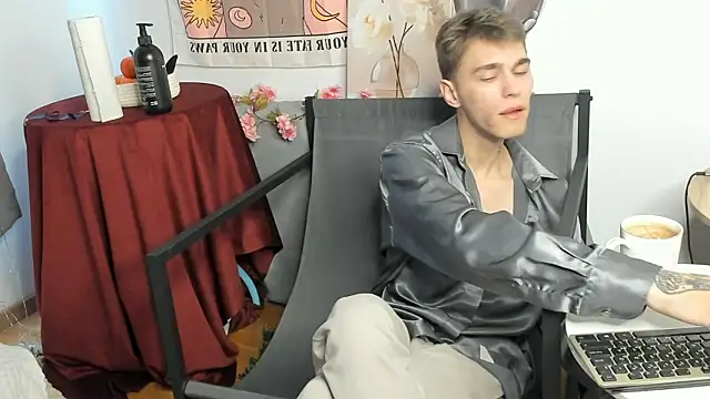 Snapshot of Shadow_blink chatting on 03/27/26, 12:05 Shadow blink online show from 03/27/26, 12:05