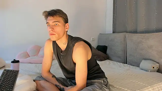 Snapshot of Shadow_blink chatting on 04/06/26, 02:07 Shadow blink online show from 04/06/26, 02:07