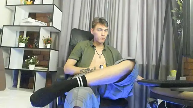 Snapshot of Shadow_blink chatting on 04/16/26, 12:28 Shadow blink online show from 04/16/26, 12:28