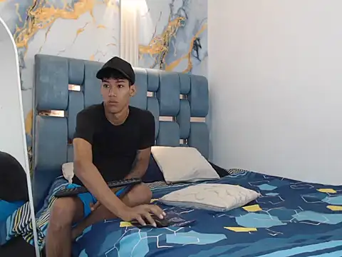 Snapshot of SEXY_BIG_COCK chatting on 03/26/26, 01:17 SEXY BIG COCK online show from 03/26/26, 01:17